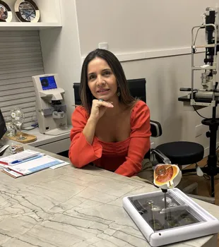 Oftalmologista Karine Moysés destaca que a oftalmologia vive uma nova era, mais personalizada, tecnológica e preventiva