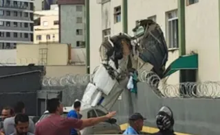 Imagem ilustrativa da imagem Avião de pequeno porte bate em prédio e deixa ao menos dois mortos em BH
