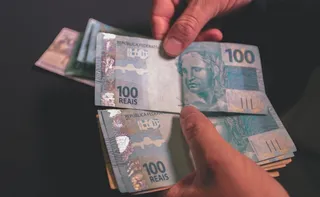 Imagem ilustrativa da imagem Consumidores podem renegociar dívidas bancárias até 31 de agosto