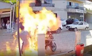 Imagem ilustrativa da imagem Mulher fica em estado grave após filho colocar fogo em moto na Região Serrana do ES