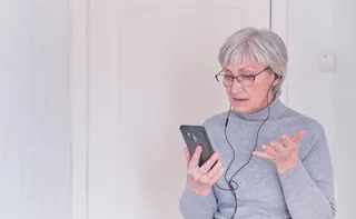 Imagem ilustrativa da imagem Vídeos no celular podem causar confusão mental em idosos