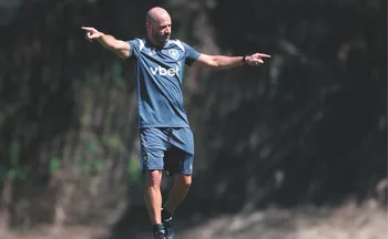 Imagem ilustrativa da imagem Botafogo recebe o Racing em busca da vaga antecipada