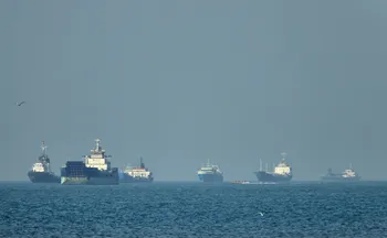 Imagem ilustrativa da imagem Irã anuncia fechamento do Estreito de Hormuz, diz agência iraniana