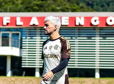 Imagem ilustrativa da imagem Arrascaeta é relacionado no Flamengo após desfalcar Uruguai por lesão na Copa