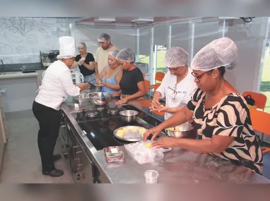 Imagem ilustrativa da imagem Veja como se inscrever em cursos gratuitos para fazer pães, bolos e marmita fit