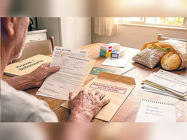 Imagem ilustrativa da imagem Lei permite a 110 mil idosos renegociar e reduzir dívidas no ES