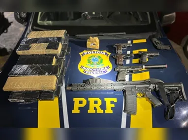 Imagem ilustrativa da imagem Polícia encontra arma israelense, drogas e munições em carro na BR-101 no ES