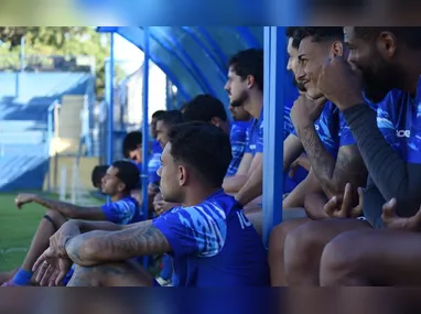 Tony comemora o primeiro gol do Vitória