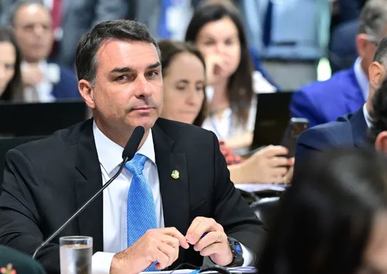 Imagem ilustrativa da imagem Flávio Bolsonaro diz que, se eleito, trabalhará para reduzir maioridade penal