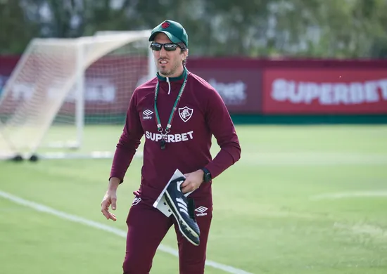 Imagem ilustrativa da imagem Zubeldía tenta recuperar o Fluminense durante a pausa para a Copa