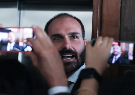 Imagem ilustrativa da imagem STF condena Eduardo Bolsonaro a 1 ano de prisão por difamação contra Tabata