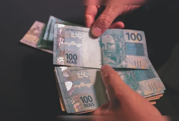 Dinheiro na mão: levantamento, que engloba dados de 1.500 empresas de 33 países, mostra que remuneração de CEOs disparou 54% em seis anos