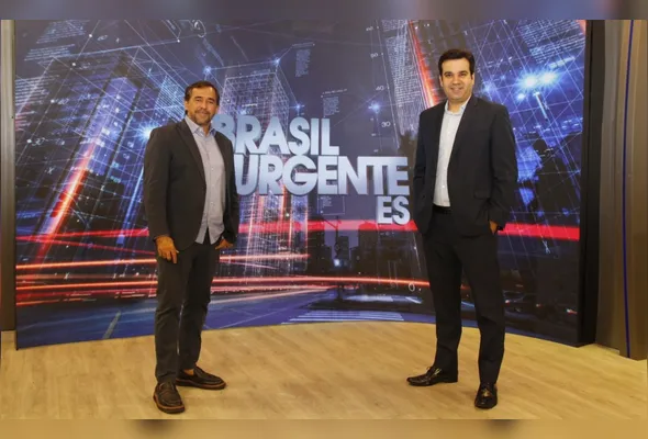 Alexandre Gabriel e Diego Trajano, em visita ao estúdio da TV Tribuna