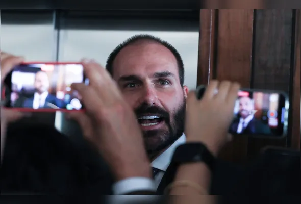 Eduardo Bolsonaro integrava o quadro de pessoal da Polícia Federal