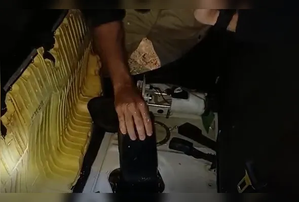 Imagem ilustrativa da imagem VÍDEO | PRF encontra 19 kg de droga escondidos em tanque de carro na BR-262 no ES