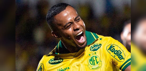 Mirassol vence o Corinthians, que perde a primeira com Diniz e volta ao Z4