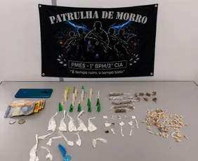 Imagem ilustrativa da imagem VÍDEO | Adolescente de 14 anos é apreendido com 81 pedras de crack em Vitória