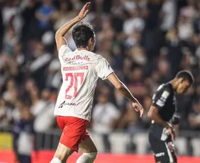 Imagem ilustrativa da imagem Bragantino domina em São Januário, vence e deixa Vasco perto do Z4