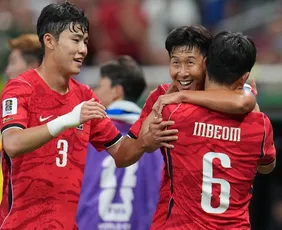 Imagem ilustrativa da imagem Coreia do Sul é 'adotada' pelos mexicanos e vence República Tcheca na estreia