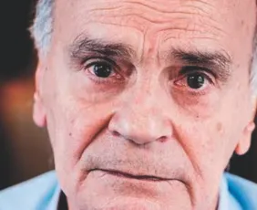Imagem ilustrativa da imagem Falsos médicos criados com IA põem saúde de idosos em risco