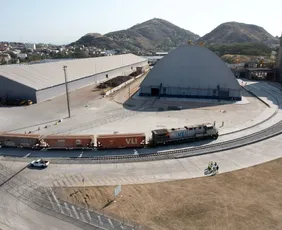 Imagem ilustrativa da imagem Ferrovia no Porto de Capuaba começa em agosto e pode dobrar carga de gusa