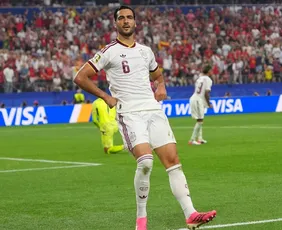 Imagem ilustrativa da imagem Mikel Merino decide, Espanha avança e decreta fim de Copa para Cristiano Ronaldo