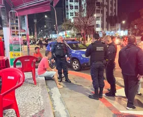 Imagem ilustrativa da imagem Suspeito é detido com faca após ameaçar matar pessoas negras em Jardim da Penha