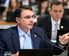 Imagem ilustrativa da imagem Flávio Bolsonaro tem filiação ao PL retomada pelo TSE
