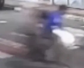 Imagem ilustrativa da imagem VÍDEO | Ciclista morre após ser atropelado por motocicleta no Centro de Vila Velha