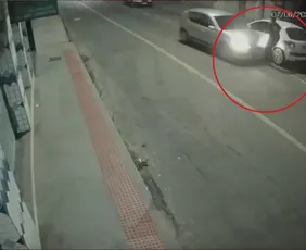 Imagem ilustrativa da imagem VÍDEO: motorista invade contramão, atropela pedestre e foge em Cariacica