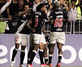 Imagem ilustrativa da imagem Vasco tem "decisão" contra o Santos em São Januário pelo Brasileirão