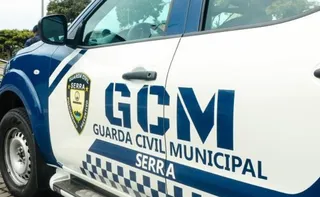 Imagem ilustrativa da imagem Motorista de aplicativo bate em viatura durante sequestro na Serra
