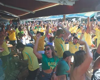 Imagem ilustrativa da imagem "As coisas vão melhorar": torcedores capixabas avaliam classificação do Brasil