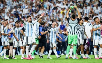 Imagem ilustrativa da imagem Julián Álvarez faz golaço, Argentina ganha da Suíça na prorrogação e vai à semi