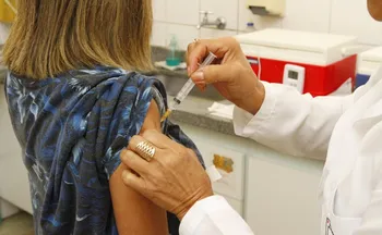 Imagem ilustrativa da imagem Vacina da gripe é liberada para população acima dos 6 meses no ES neste sábado