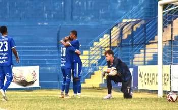 Imagem ilustrativa da imagem Vitória atropela e avança às semifinais da Copa ES