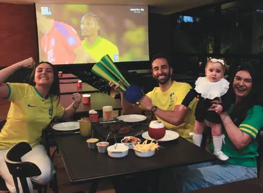 Imagem ilustrativa da imagem Música e atrações até para crianças durante jogos do Brasil