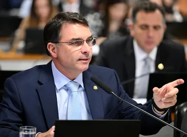 Imagem ilustrativa da imagem Flávio Bolsonaro tem filiação ao PL retomada pelo TSE
