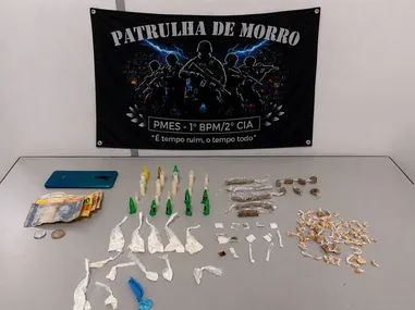 Imagem ilustrativa da imagem VÍDEO | Adolescente de 14 anos é apreendido com 81 pedras de crack em Vitória