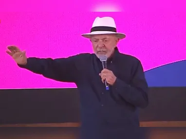 Representando os povos originários, Marcelo Guarani saudou o público em língua ancestral e lembrou a luta histórica pela demarcação de terras indígenas no Estado: “Foi através dele (Lula) que houve a demarcação das nossas terras aqui no Espírito Santo”, agradeceu ao Presidente.
