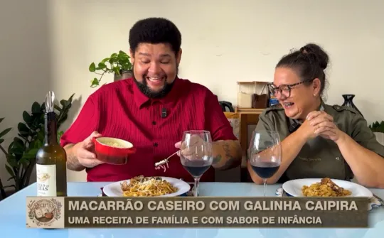 Imagem ilustrativa da imagem Galinha caipira com macarrão caseiro: uma receita de afeto