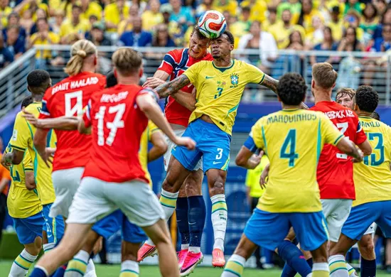 Imagem ilustrativa da imagem ANÁLISE | Víctor Fontes: Os erros de Ancelotti que eliminaram o Brasil da Copa