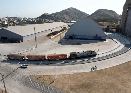 Imagem ilustrativa da imagem Ferrovia no Porto de Capuaba começa em agosto e pode dobrar carga de gusa