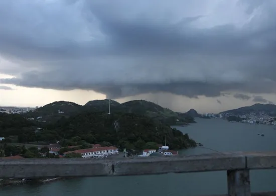 Imagem ilustrativa da imagem Frente fria chega ao ES e deve provocar mudança no tempo; veja previsão