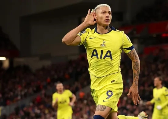 Imagem ilustrativa da imagem 'Não vai mais jogar mesmo estando disponível': técnico expõe racha com Richarlison