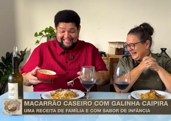 Imagem ilustrativa da imagem Galinha caipira com macarrão caseiro: uma receita de afeto