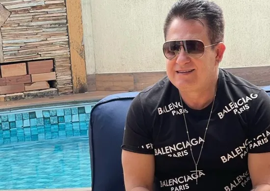 Imagem ilustrativa da imagem Marrone, da dupla com Bruno, diz que se considera 'meio gay' durante show