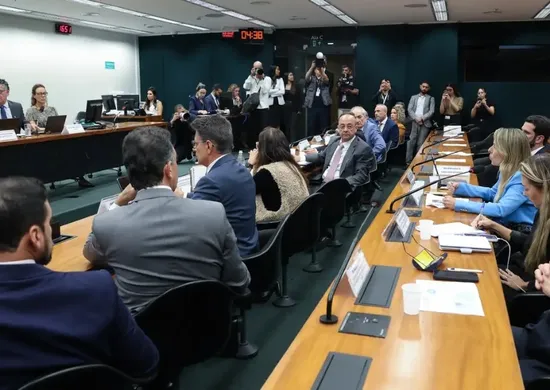 Imagem ilustrativa da imagem Pedido de vista adia votação da PEC do fim da escala 6X1