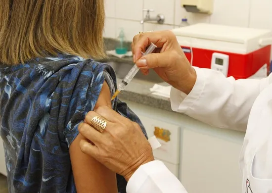 Imagem ilustrativa da imagem Vacina da gripe é liberada para população acima dos 6 meses no ES neste sábado
