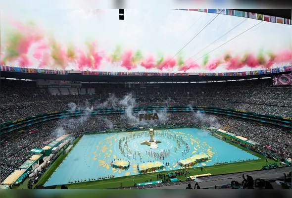 Artistas se apresentam durante a cerimônia de abertura oficial da Copa do Mundo de 2026, na Cidade do México, nesta quinta- feira, 11 de junho de 2026. O evento principal ocorre no tradicional Estádio Azteca, na Cidade do México, antecedendo a partida inaugural entre México e África do Sul